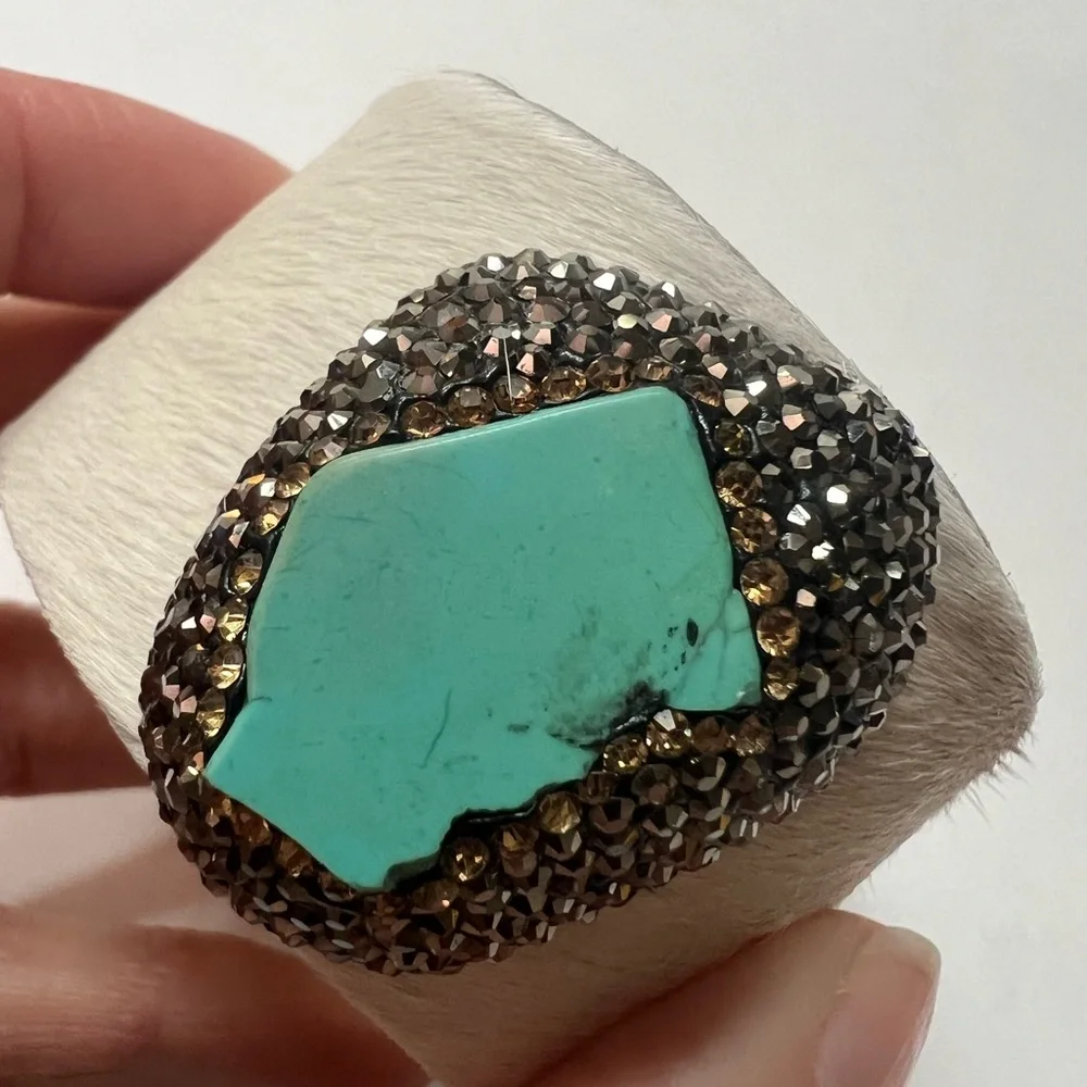 Chic Turquoise and Gold Statement Bracelet - Picture 3 of 4